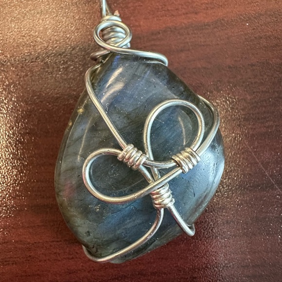 Beautiful LABRADORITE pendant with gorgeous flashing - Picture 4 of 9